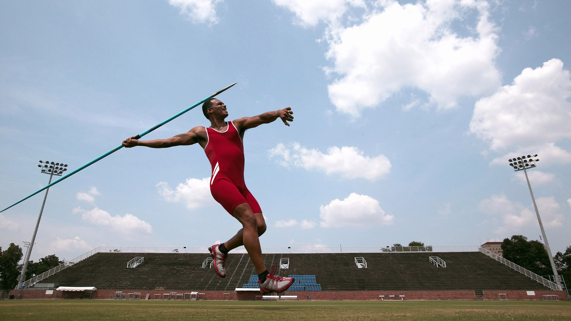 -_高校运动会：青春追梦的炽热现场_，高校运动会开幕式视频